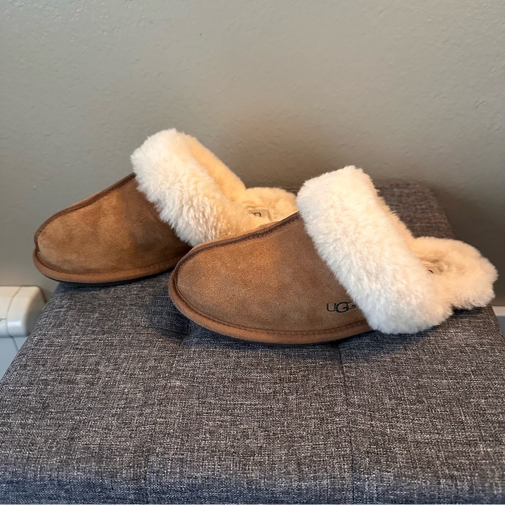 UGG Chestnut Suede Slipper with Cream Sheepskin Cuff